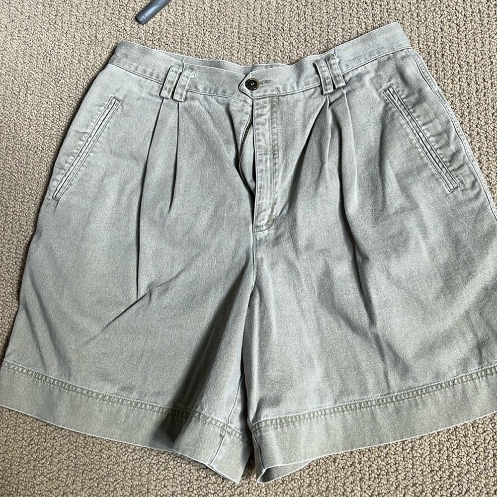 Liz wear khaki women shorts